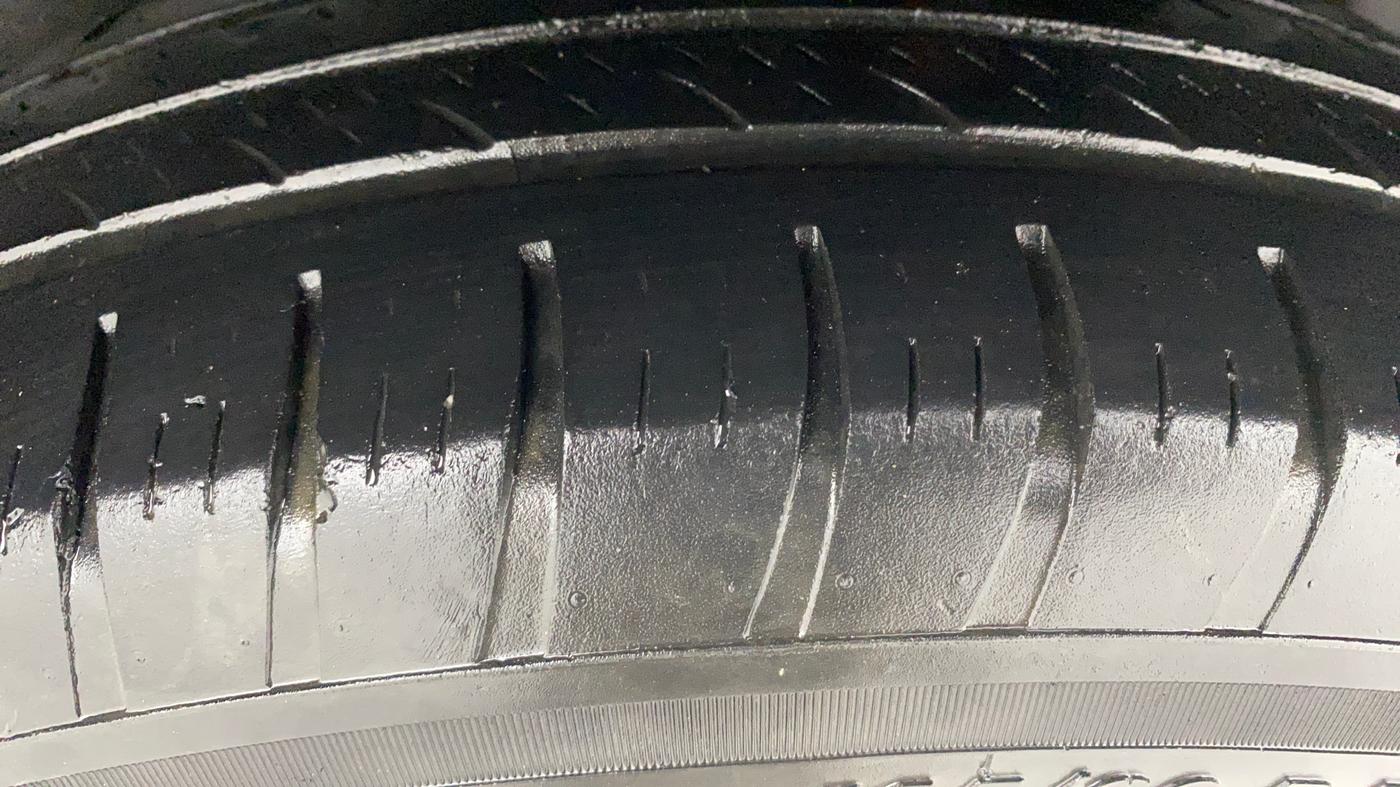 2017 Maruti Swift VDI, Diesel, Manual, 99,975 km, Left Rear Tyre Tread