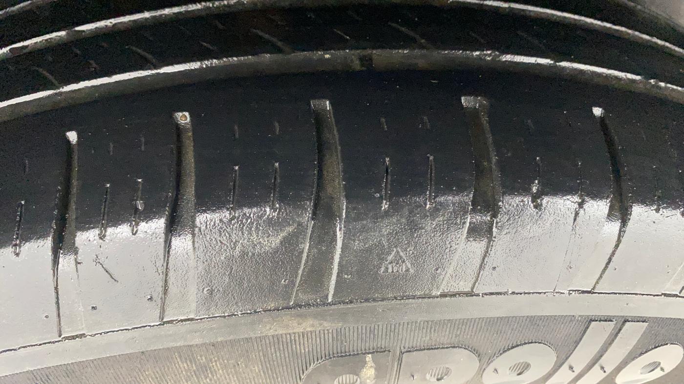 2017 Maruti Swift VDI, Diesel, Manual, 99,975 km, Right Rear Tyre Tread