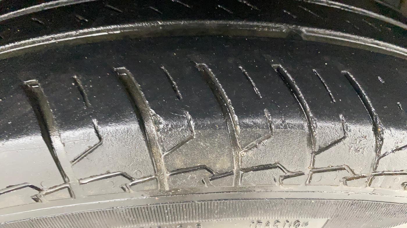 2017 Maruti Swift VDI, Diesel, Manual, 99,975 km, Right Front Tyre Tread
