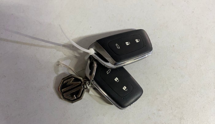 2021 MG HECTOR PLUS SHARP 1.5 PETROL TURBO DCT 6-STR, Petrol, Automatic, 25,050 km, Key Close Up