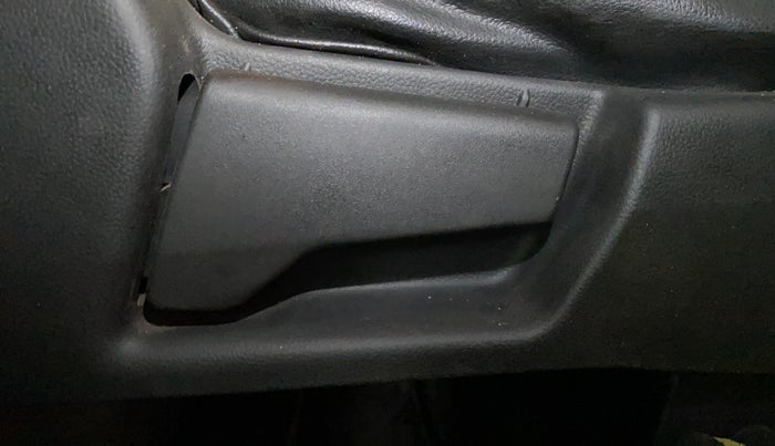 2019 Renault TRIBER RXZ, Petrol, Manual, 58,181 km, Driver Side Adjustment Panel