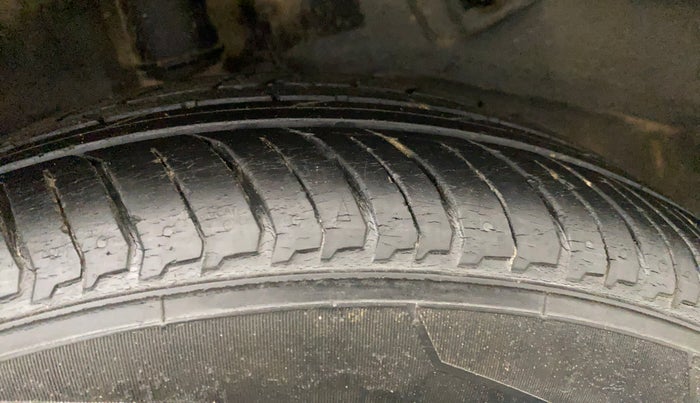 2017 Tata NEXON XT PETROL, Petrol, Manual, 21,544 km, Right Rear Tyre Tread