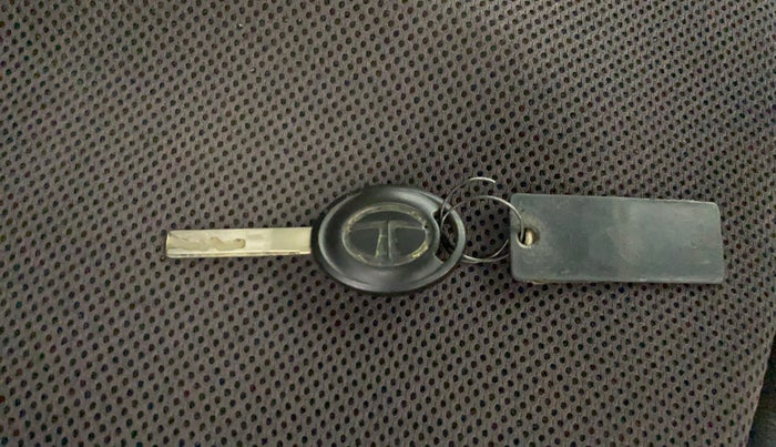 2017 Tata NEXON XT PETROL, Petrol, Manual, 21,544 km, Key Close Up