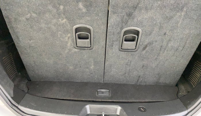 2021 Mahindra XUV500 W9, Diesel, Manual, 1,00,157 km, Boot Inside