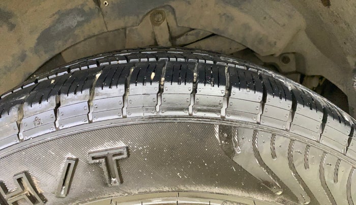 2021 Mahindra XUV500 W9, Diesel, Manual, 1,00,157 km, Left Rear Tyre Tread