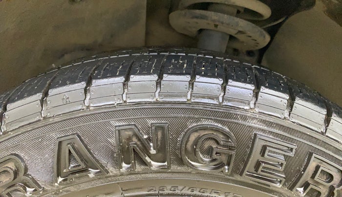 2021 Mahindra XUV500 W9, Diesel, Manual, 1,00,157 km, Left Front Tyre Tread