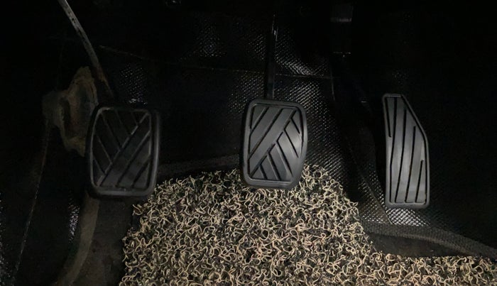 2015 Maruti Baleno DELTA PETROL 1.2, Petrol, Manual, 86,502 km, Pedals