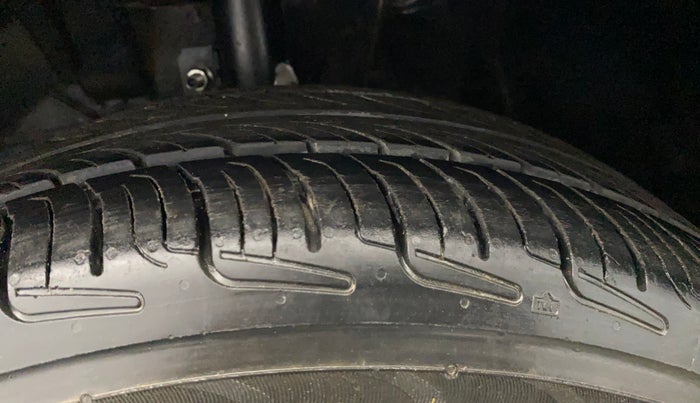 2015 Maruti Baleno DELTA PETROL 1.2, Petrol, Manual, 86,502 km, Left Front Tyre Tread