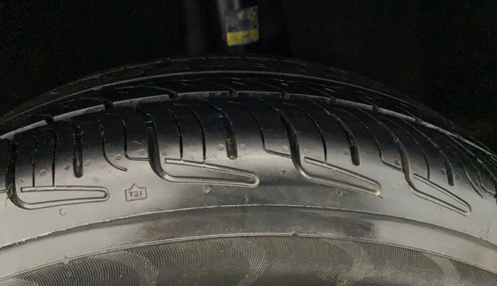 2015 Maruti Baleno DELTA PETROL 1.2, Petrol, Manual, 86,502 km, Left Rear Tyre Tread