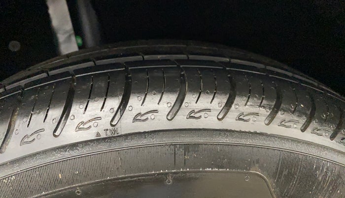 2015 Maruti Baleno DELTA PETROL 1.2, Petrol, Manual, 86,502 km, Right Rear Tyre Tread