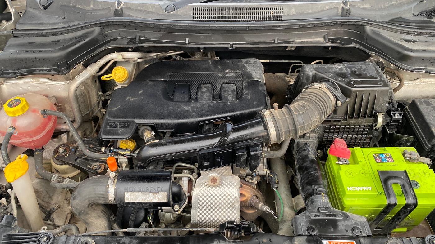 2020 Mahindra XUV300 W8 (O) 1.2 PETROL, Petrol, Manual, 56,459 km, Engine View