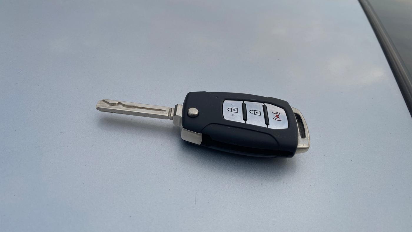 2020 Mahindra XUV300 W8 (O) 1.2 PETROL, Petrol, Manual, 56,459 km, Key Close Up