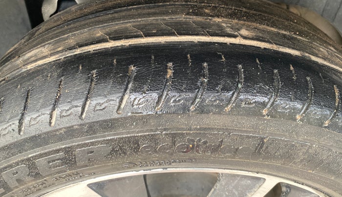 2020 Mahindra XUV300 W8 (O) 1.2 PETROL, Petrol, Manual, 56,520 km, Left Rear Tyre Tread