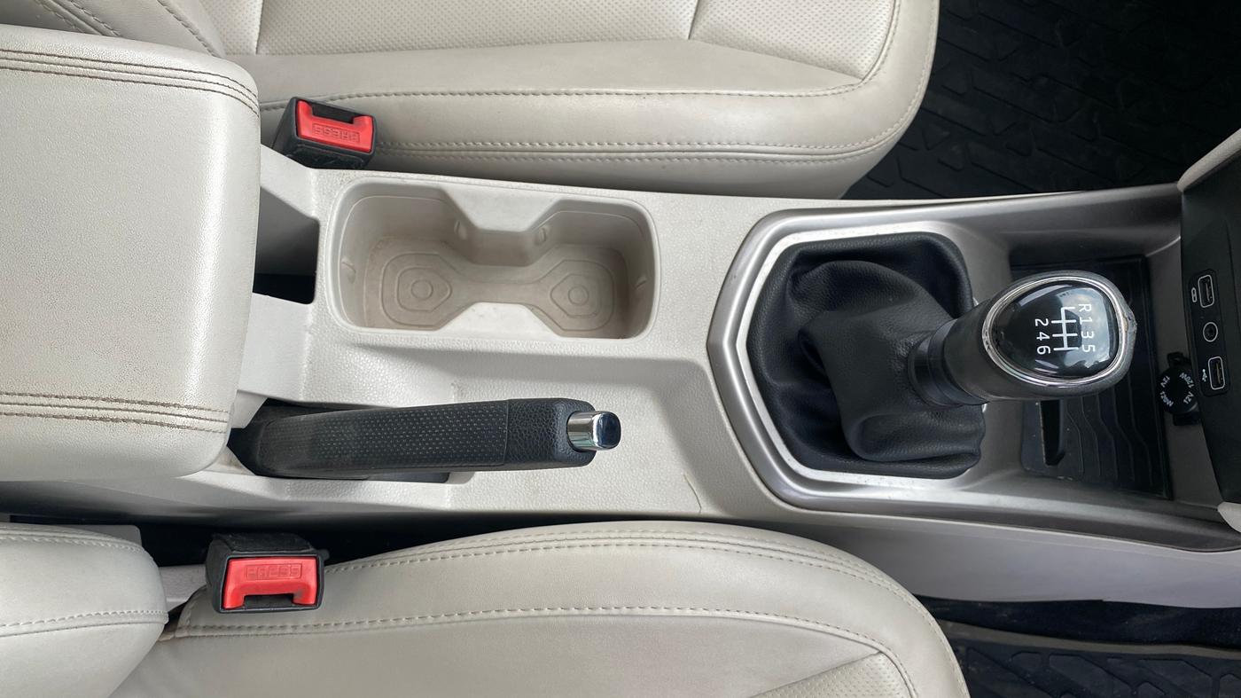 2020 Mahindra XUV300 W8 (O) 1.2 PETROL, Petrol, Manual, 56,459 km, Gear Lever
