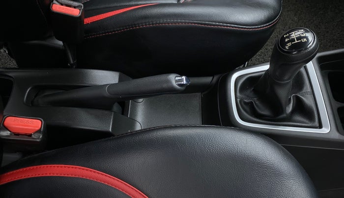 2020 Maruti Swift VXI, Petrol, Manual, 29,136 km, Gear Lever