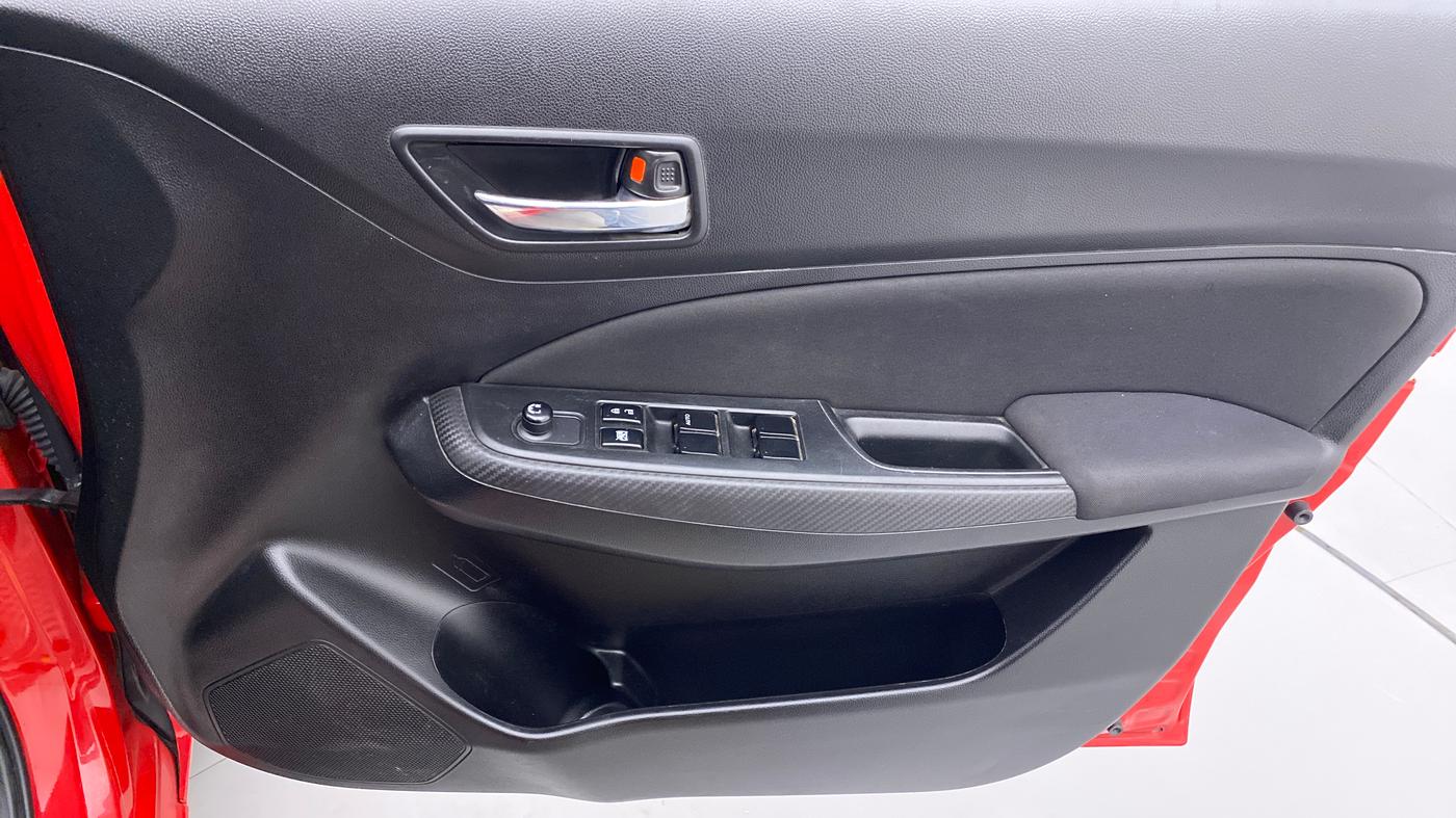 2020 Maruti Swift VXI, Petrol, Manual, 29,136 km, Driver Side Door Panels Control