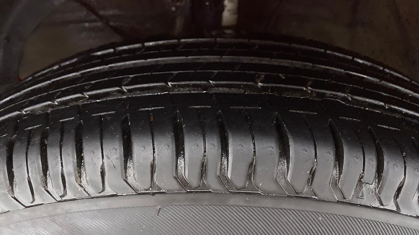 2020 Maruti Swift VXI, Petrol, Manual, 29,136 km, Left Front Tyre Tread