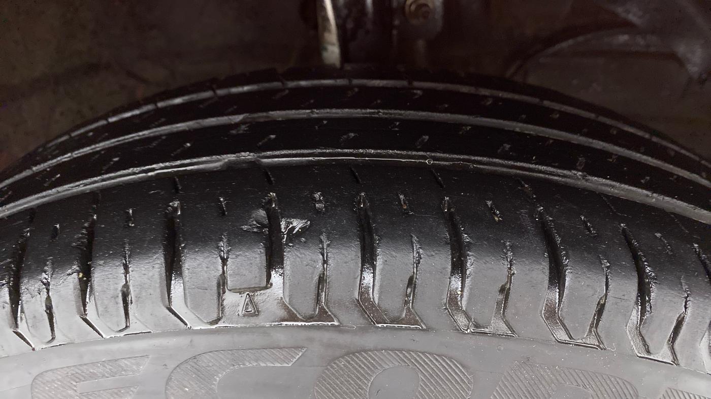 2020 Maruti Swift VXI, Petrol, Manual, 29,136 km, Right Front Tyre Tread