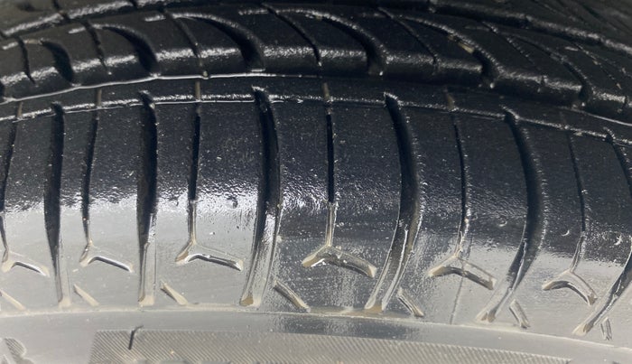 2016 Tata Nano TWIST XTA, Petrol, Automatic, 67,547 km, Right Front Tyre Tread