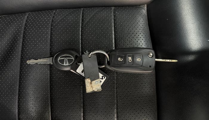 2017 Tata TIGOR XZ PETROL, Petrol, Manual, 55,484 km, Key Close Up