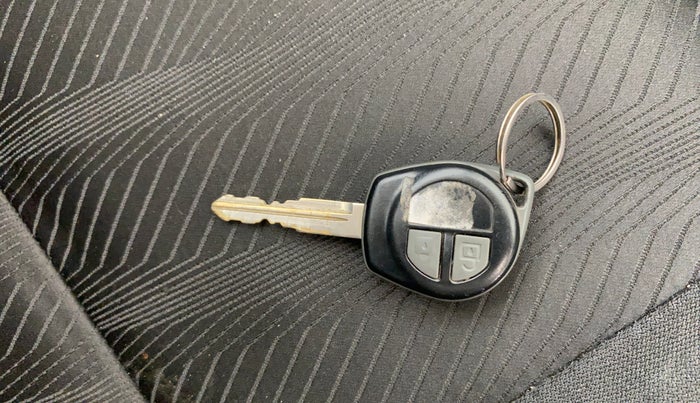 2014 Maruti Swift VXI, Petrol, Manual, 1,44,858 km, Key Close Up