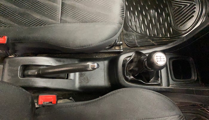 2014 Maruti Swift VXI, Petrol, Manual, 1,44,858 km, Gear Lever