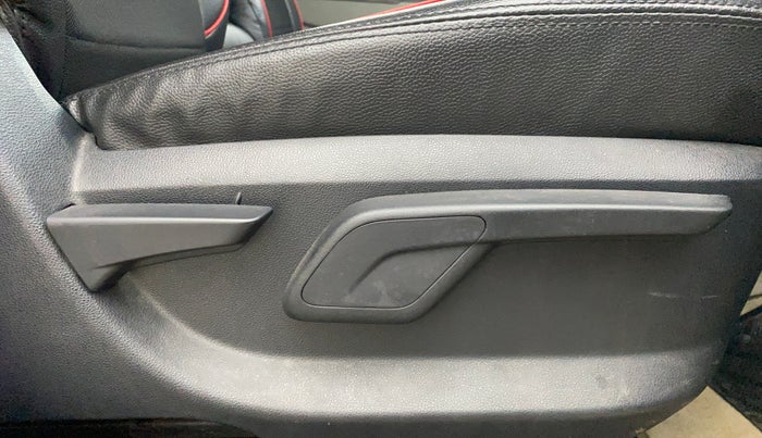 2016 Mahindra Kuv100 K8 6 STR, Petrol, Manual, 38,720 km, Driver Side Adjustment Panel