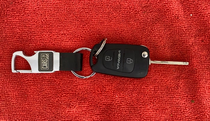 2013 Hyundai Verna FLUIDIC 1.6 VTVT SX, Petrol, Manual, 32,253 km, Key Close Up