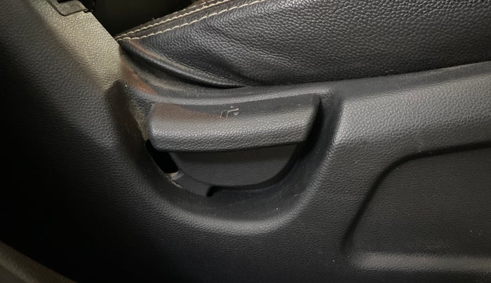 2015 Hyundai Elite i20 MAGNA 1.2, Petrol, Manual, 27,549 km, Driver Side Adjustment Panel