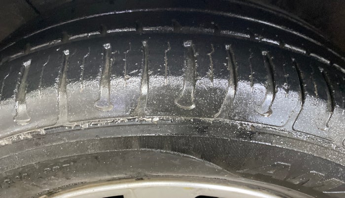 2015 Hyundai Elite i20 MAGNA 1.2, Petrol, Manual, 27,549 km, Left Front Tyre Tread