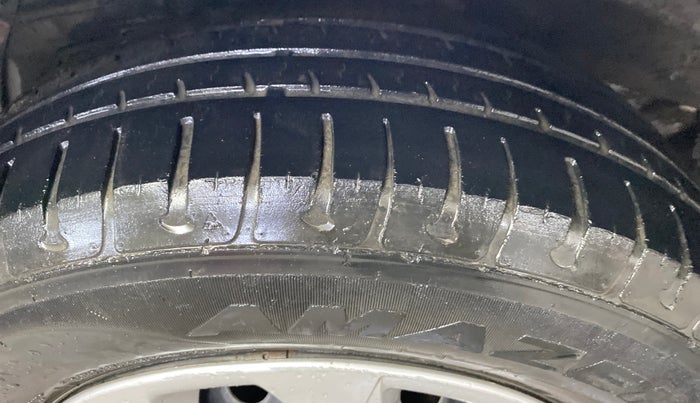 2015 Hyundai Elite i20 MAGNA 1.2, Petrol, Manual, 27,549 km, Right Rear Tyre Tread