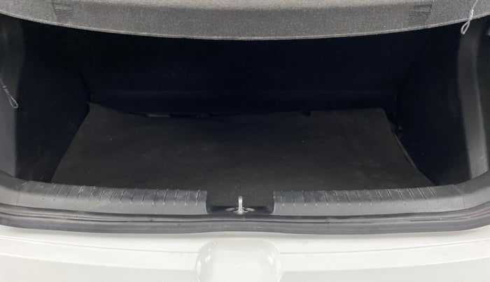 2015 Hyundai Elite i20 MAGNA 1.2, Petrol, Manual, 27,549 km, Boot Inside