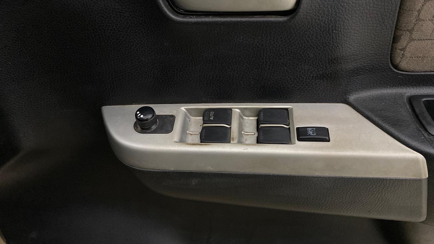 2013 Maruti Wagon R 1.0 VXI, Petrol, Manual, 1,31,557 km, Driver Side Door Panels Control