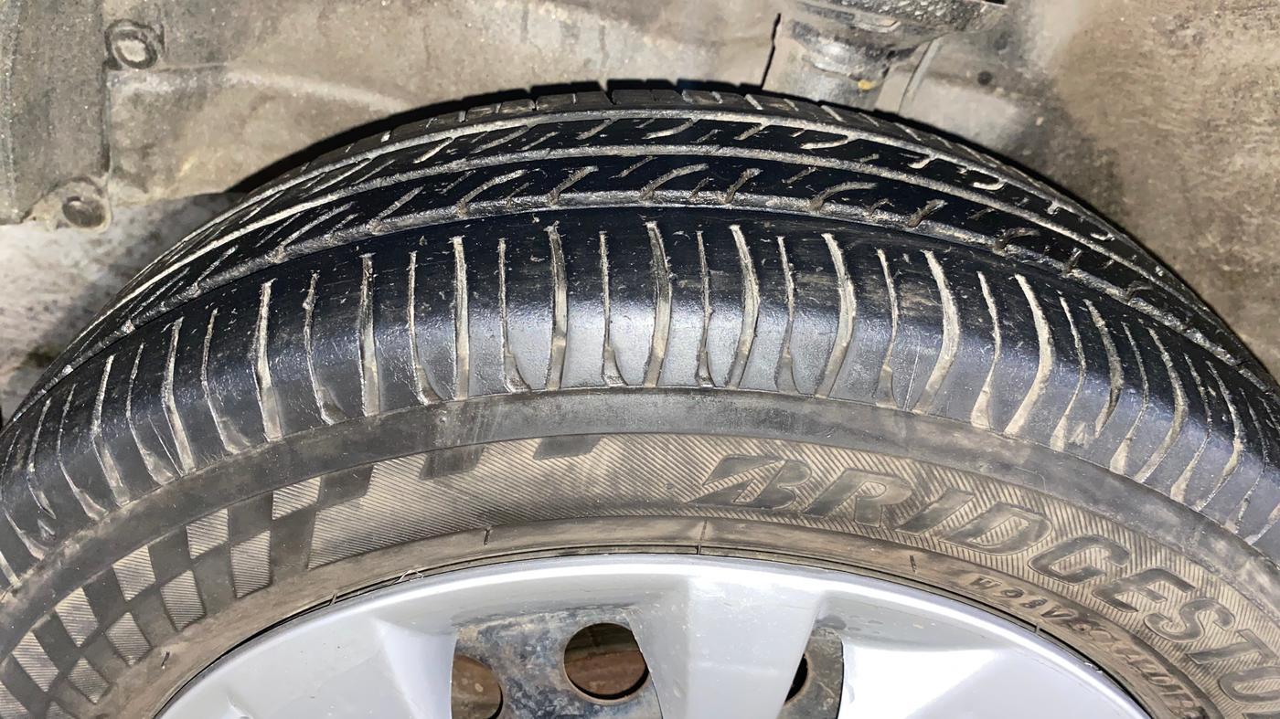 2013 Maruti Wagon R 1.0 VXI, Petrol, Manual, 1,31,557 km, Left Front Tyre Tread