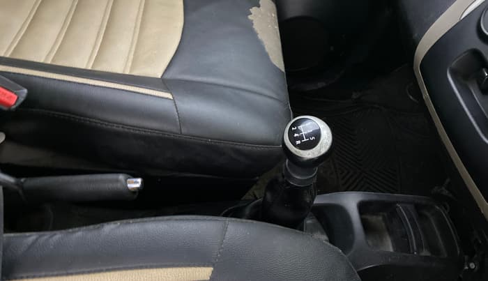 2013 Maruti Wagon R 1.0 VXI, Petrol, Manual, 1,31,457 km, Gear Lever