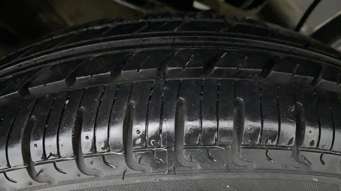 2017 Renault Kwid RXT, Petrol, Manual, 12,398 km, Left Rear Tyre Tread