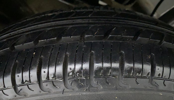 2017 Renault Kwid RXT, Petrol, Manual, 12,398 km, Left Rear Tyre Tread