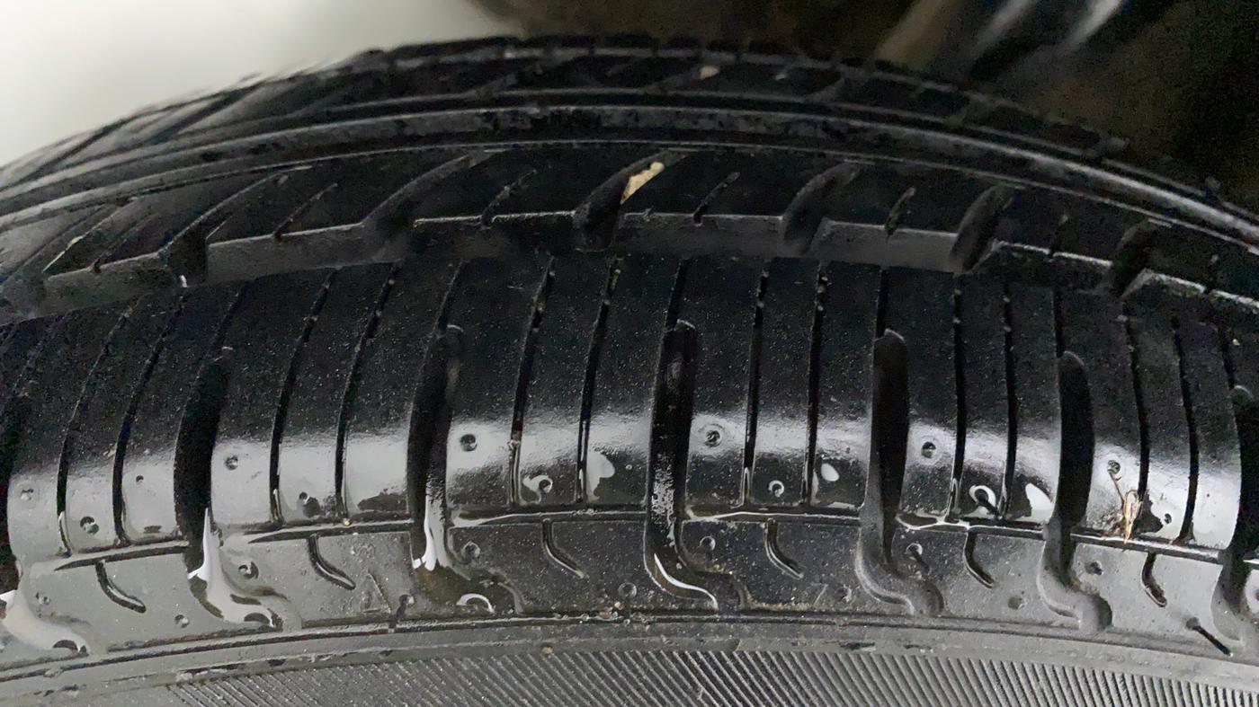 2017 Renault Kwid RXT, Petrol, Manual, 12,398 km, Right Rear Tyre Tread