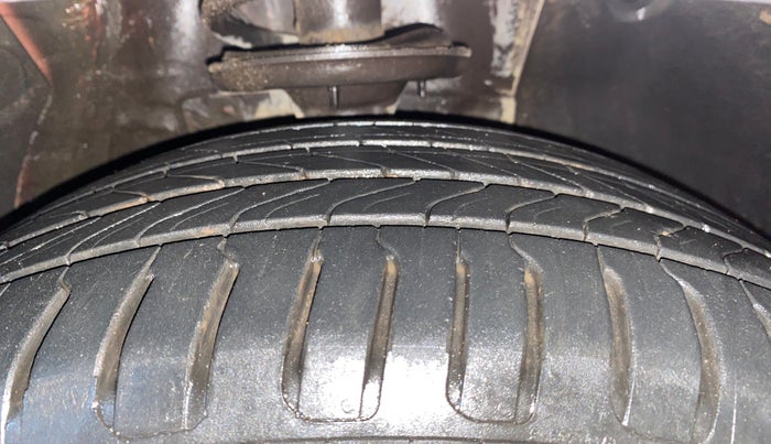 2022 MG ASTOR SAVVY 1.3 TURBO AT S RED, Petrol, Automatic, 17,466 km, Right Front Tyre Tread