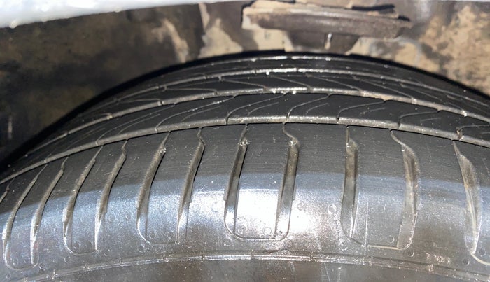 2022 MG ASTOR SAVVY 1.3 TURBO AT S RED, Petrol, Automatic, 17,466 km, Left Front Tyre Tread