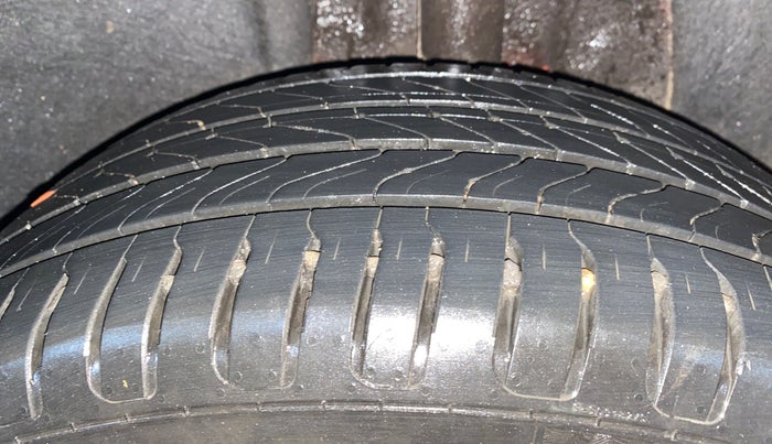 2022 MG ASTOR SAVVY 1.3 TURBO AT S RED, Petrol, Automatic, 17,466 km, Left Rear Tyre Tread