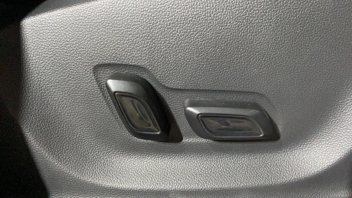 2022 MG ASTOR SAVVY 1.3 TURBO AT S RED, Petrol, Automatic, 17,466 km, Driver Side Adjustment Panel