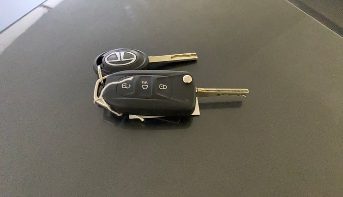 2024 Tata Tiago XM PETROL, Petrol, Manual, 8,717 km, Key Close Up