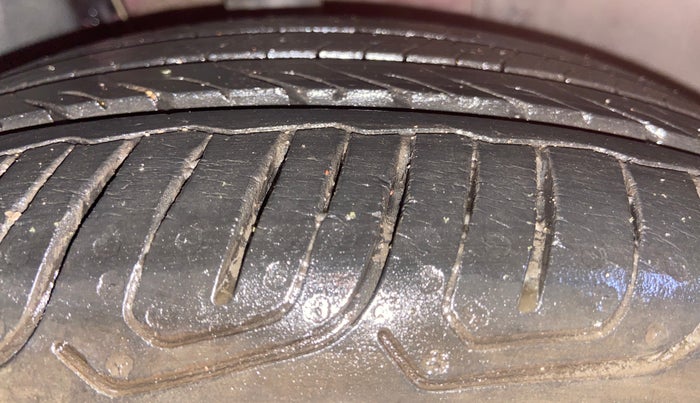 2022 Volkswagen TAIGUN TOPLINE 1.0 TSI MT, Petrol, Manual, 39,605 km, Right Front Tyre Tread