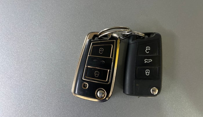 2022 Volkswagen TAIGUN TOPLINE 1.0 TSI MT, Petrol, Manual, 39,605 km, Key Close Up