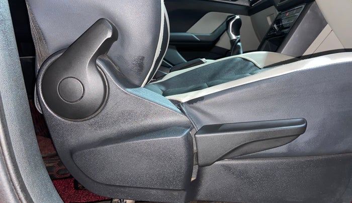 2022 Volkswagen TAIGUN TOPLINE 1.0 TSI MT, Petrol, Manual, 39,605 km, Driver Side Adjustment Panel