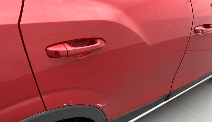 2019 Mahindra XUV300 W6 1.5 DIESEL, Diesel, Manual, 54,443 km, Right rear door - Minor scratches