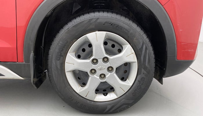2019 Mahindra XUV300 W6 1.5 DIESEL, Diesel, Manual, 54,443 km, Right Front Wheel