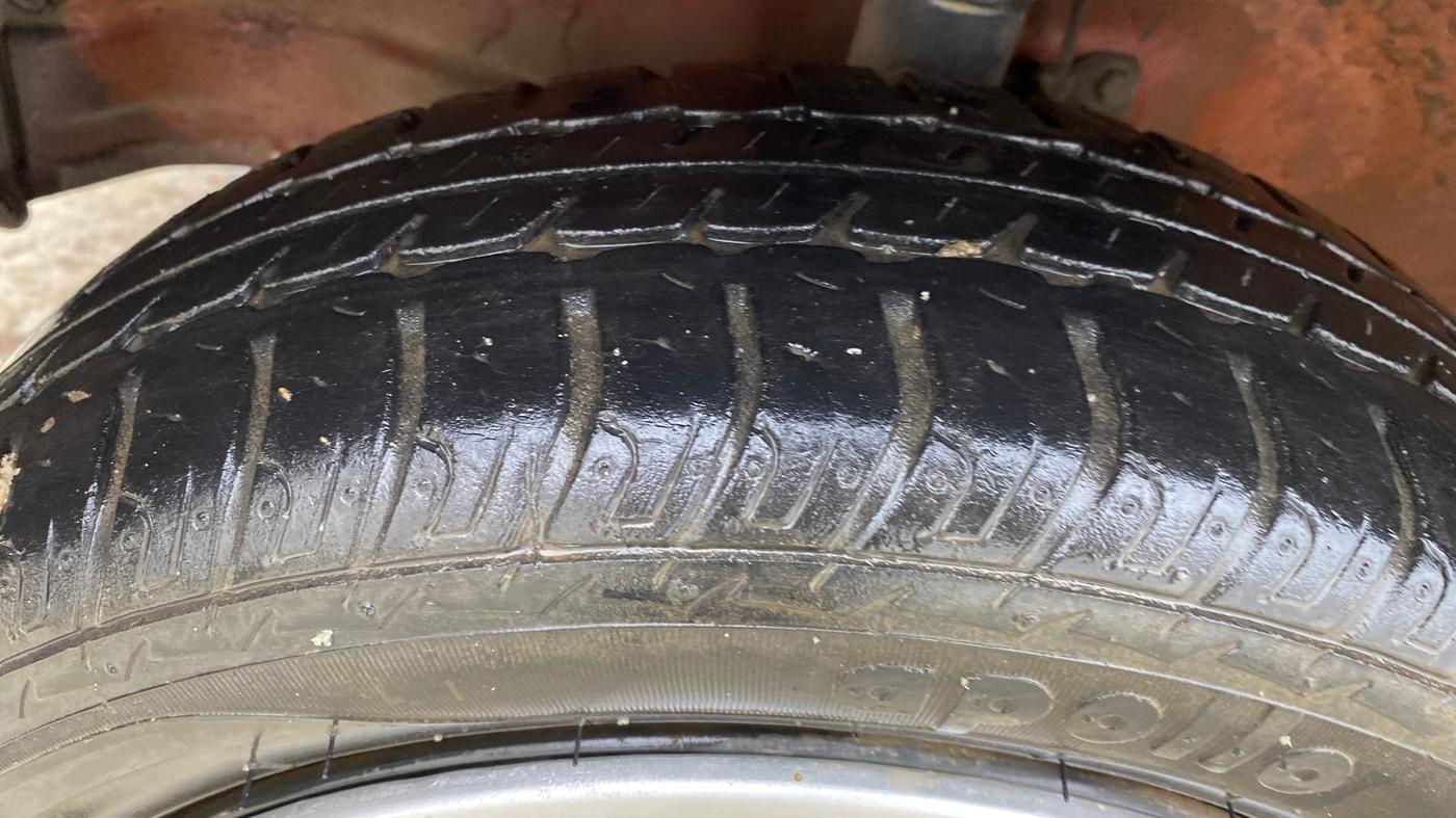 2015 Maruti Wagon R 1.0 VXI AMT, Petrol, Automatic, 32,019 km, Left Front Tyre Tread