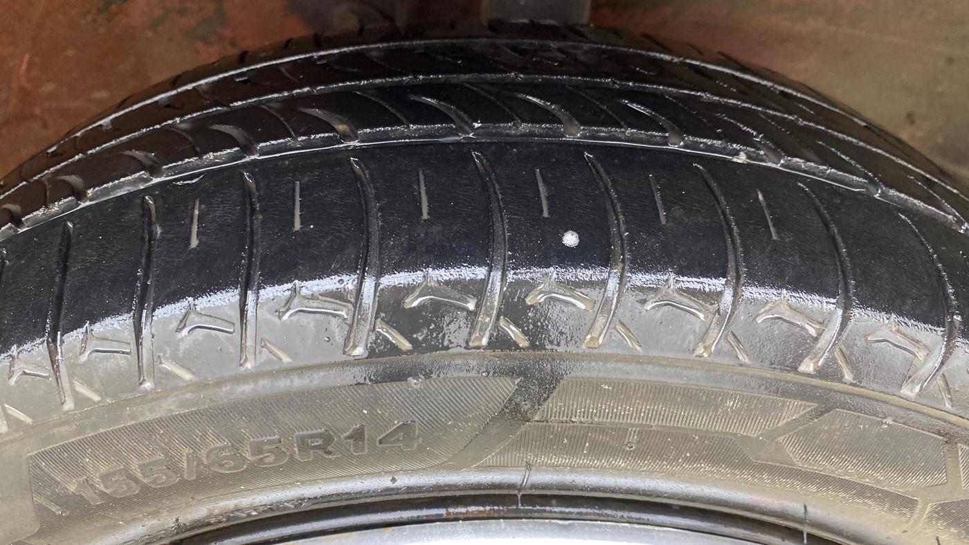 2015 Maruti Wagon R 1.0 VXI AMT, Petrol, Automatic, 32,019 km, Right Front Tyre Tread